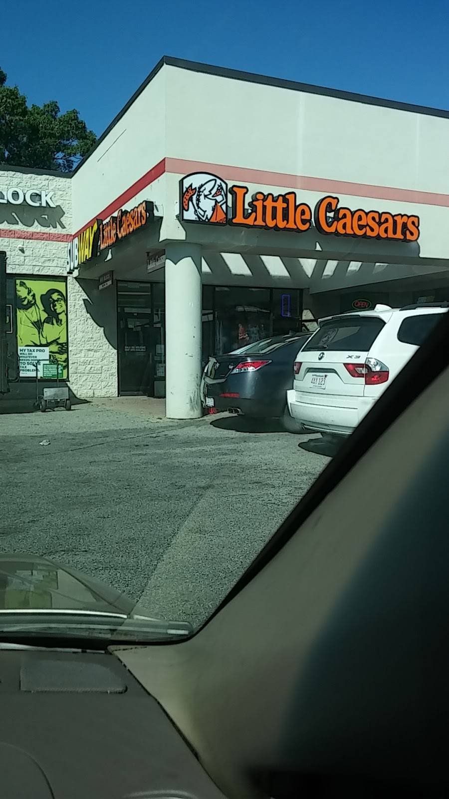 Little Caesars Pizza | meal takeaway | 360 Broadway, Lawrence, MA 01841, USA | 9782084641 OR +1 978-208-4641