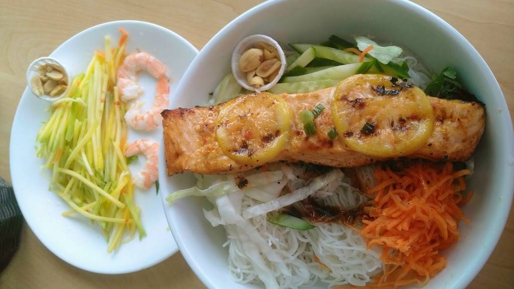 Pho Xic Lo | restaurant | 1750 Wyandotte St W, Windsor, ON N9B 1J1, Canada | 5199718288 OR +1 519-971-8288