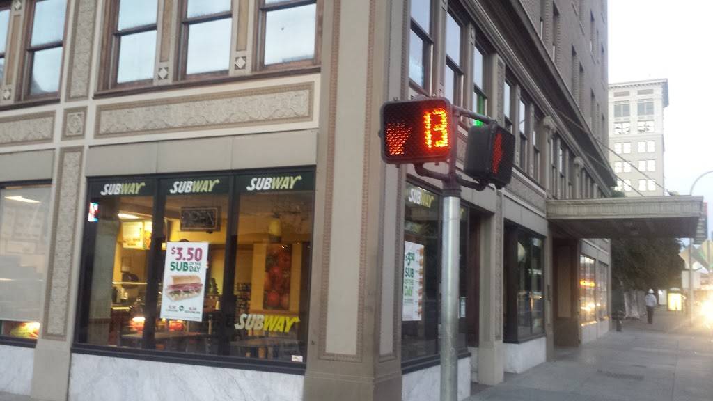 Subway | meal takeaway | 428 J St Suite 110, Sacramento, CA 95814, USA | 9164444452 OR +1 916-444-4452