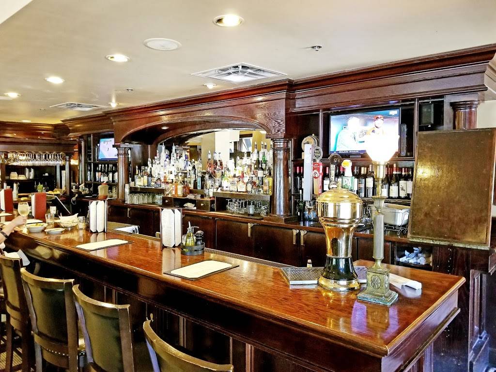 Maggianos Little Italy | restaurant | 2 The Blvd, Richmond Heights, MO 63117, USA | 3148242402 OR +1 314-824-2402