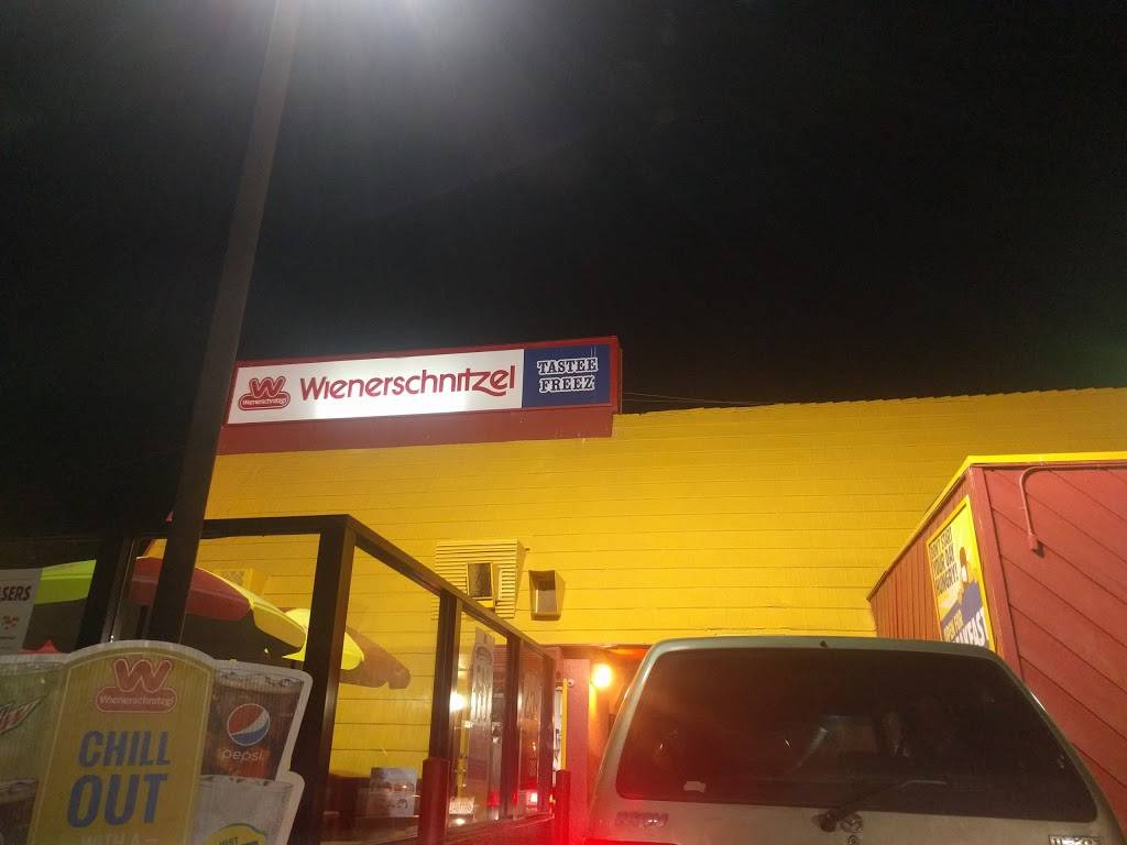 Wienerschnitzel | restaurant | 601 W Ave J, Lancaster, CA 93534, USA | 6619514622 OR +1 661-951-4622