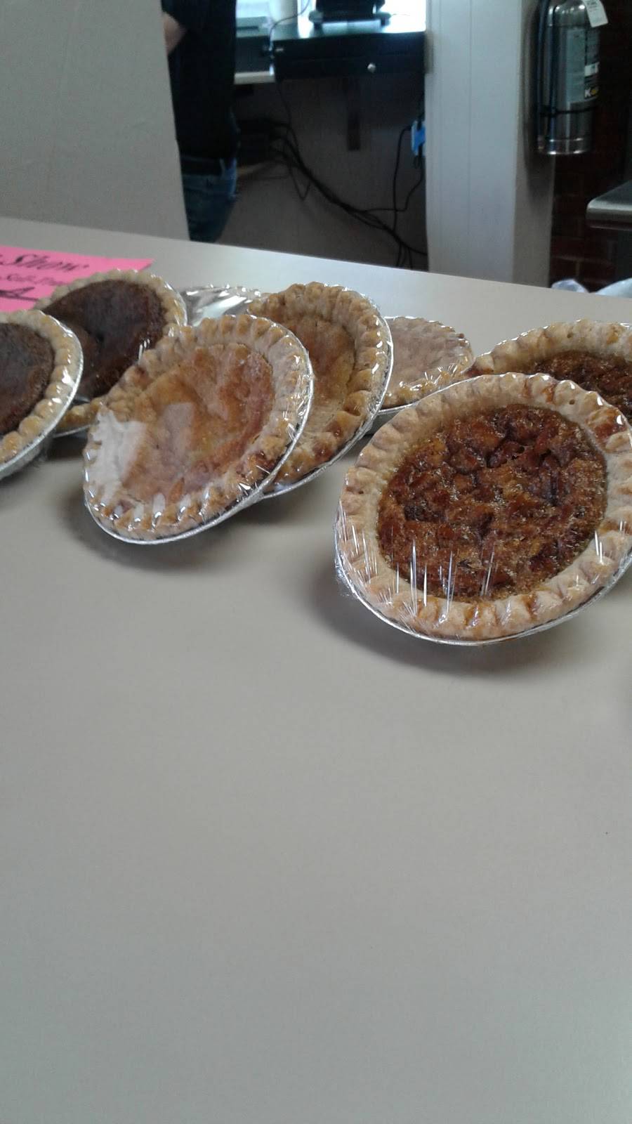 Legends Express | restaurant | 904 N Military Ave, Lawrenceburg, TN 38464, USA | 9317626739 OR +1 931-762-6739