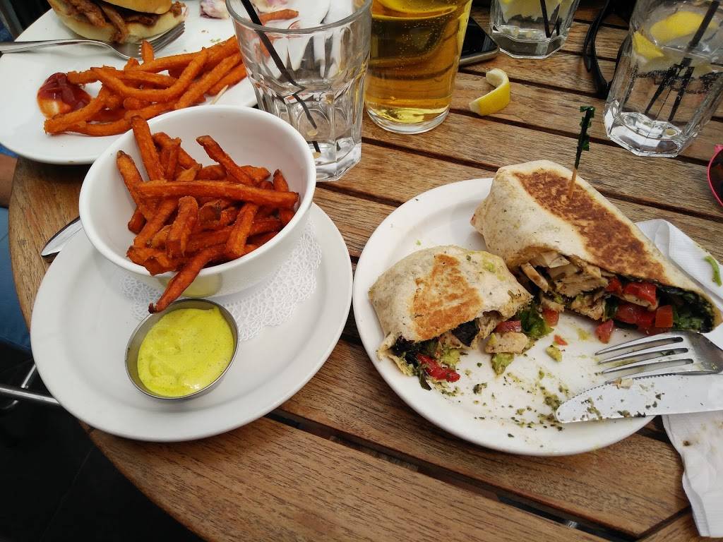 The Albion Hotel | restaurant | 49 Norfolk St, Guelph, ON N1H 4J1, Canada | 5198217125 OR +1 519-821-7125