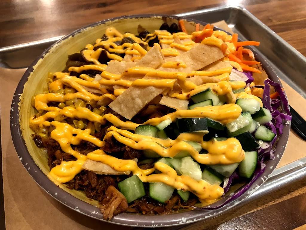 ChiLantro | restaurant | 1414 Shore District Dr #102, Austin, TX 78741, USA | 5123829653 OR +1 512-382-9653