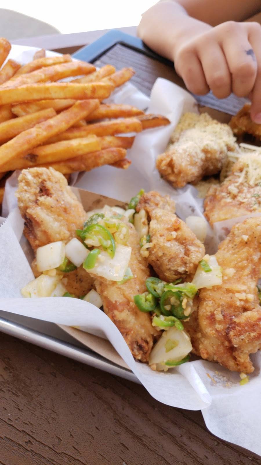 Fire Wings South Sac | restaurant | 8785 Center Pkwy #B180, Sacramento, CA 95823, USA | 9166271050 OR +1 916-627-1050