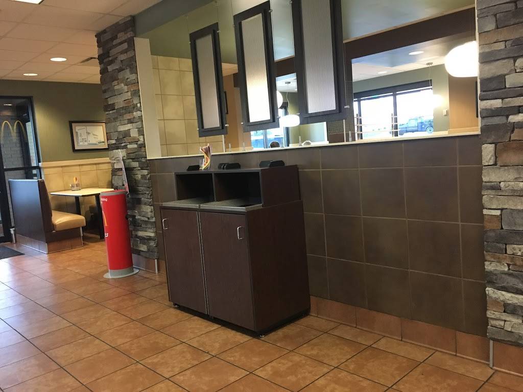 McDonalds | cafe | 320 Cross County Plaza, Batesville, IN 47006, USA | 8129344242 OR +1 812-934-4242