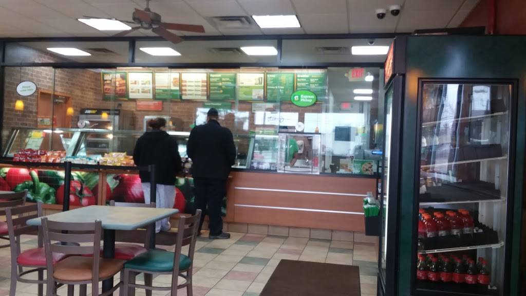 Subway | restaurant | 3822 Fenton Rd, Flint, MI 48507, USA | 8102343248 OR +1 810-234-3248