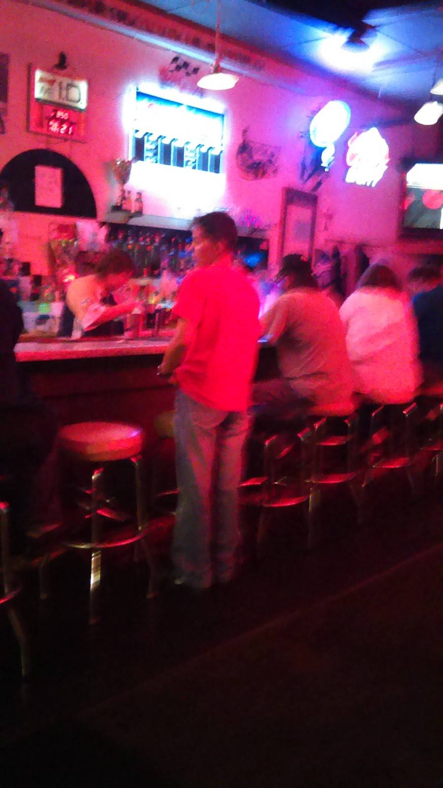 M & R Station | restaurant | 818 S 3rd Ave, Wausau, WI 54401, USA | 7152985995 OR +1 715-298-5995