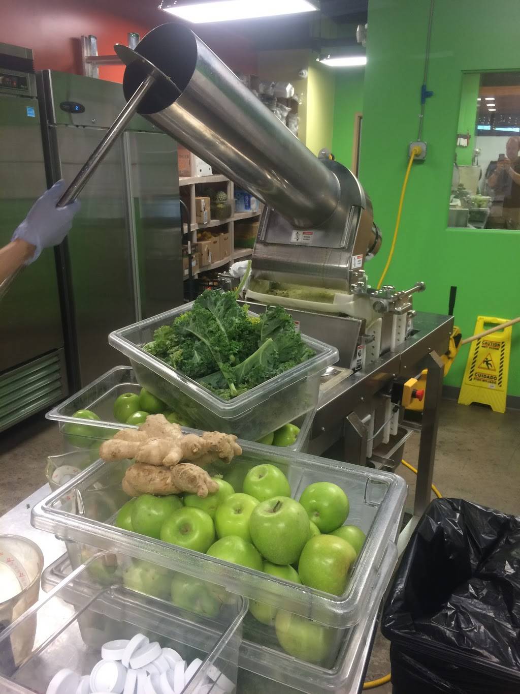 Squeezed Juice Bar - NE Heights | restaurant | 7900 San Pedro Dr NE Ste A12, Albuquerque, NM 87109, USA | 5058211437 OR +1 505-821-1437