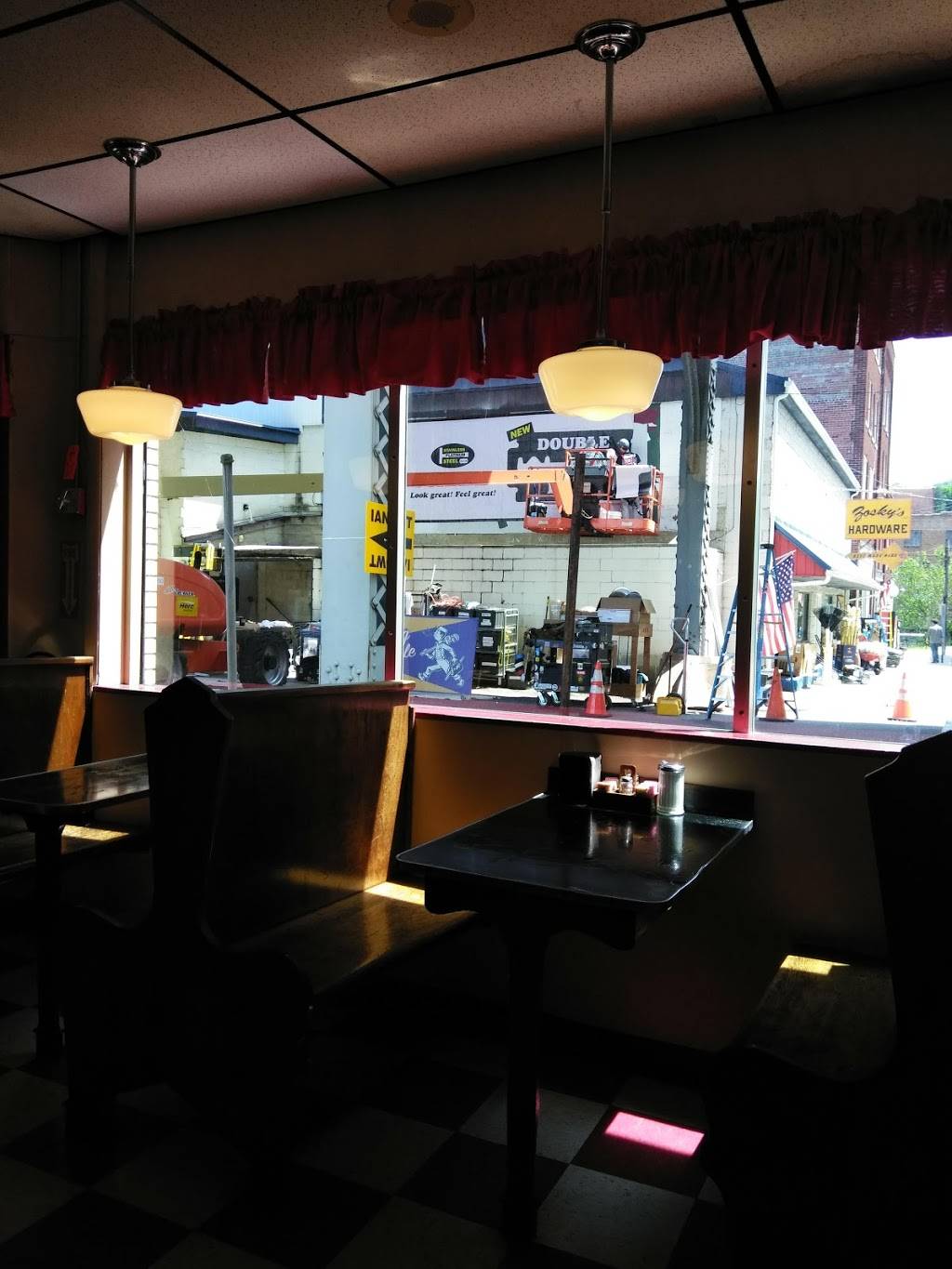 Fiddles Restaurant | restaurant | 101 Bridge St, Brownsville, PA 15417, USA | 7247852020 OR +1 724-785-2020