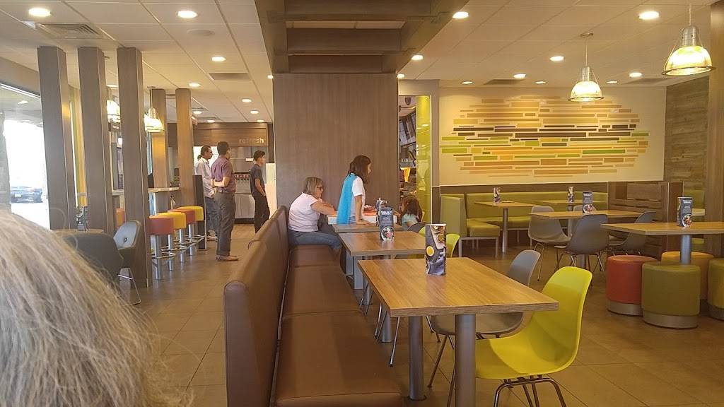McDonalds | cafe | 60 W Daily Dr, Camarillo, CA 93010, USA | 8054842535 OR +1 805-484-2535