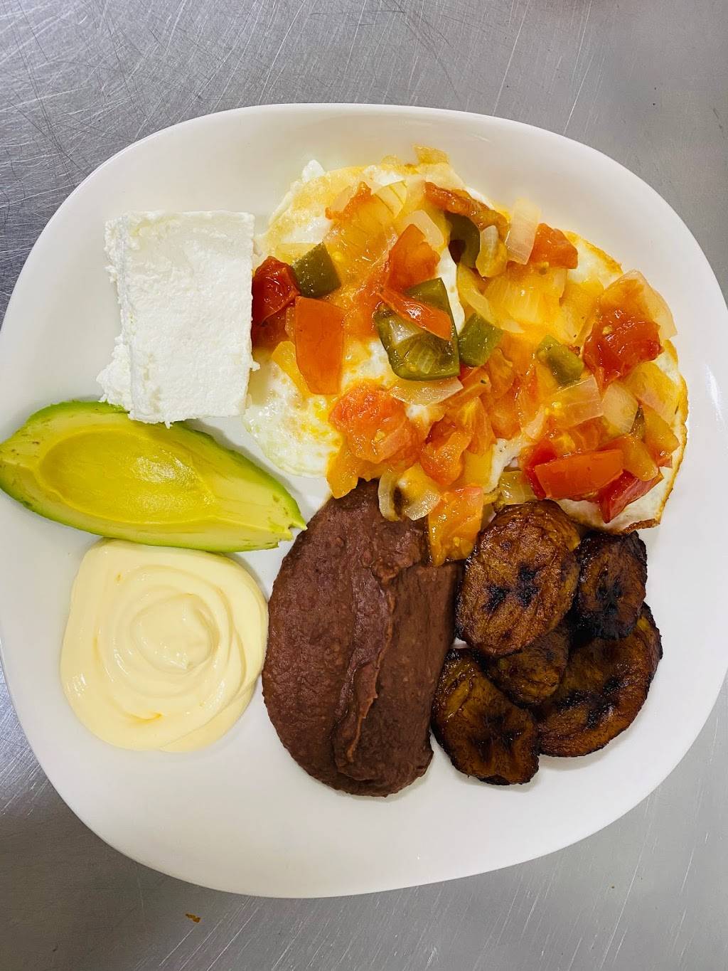 Pupuseria El Buen Amigo | restaurant | 1808 Woodlawn Dr Suite F, Gwynn Oak, MD 21207, USA | 4433483905 OR +1 443-348-3905