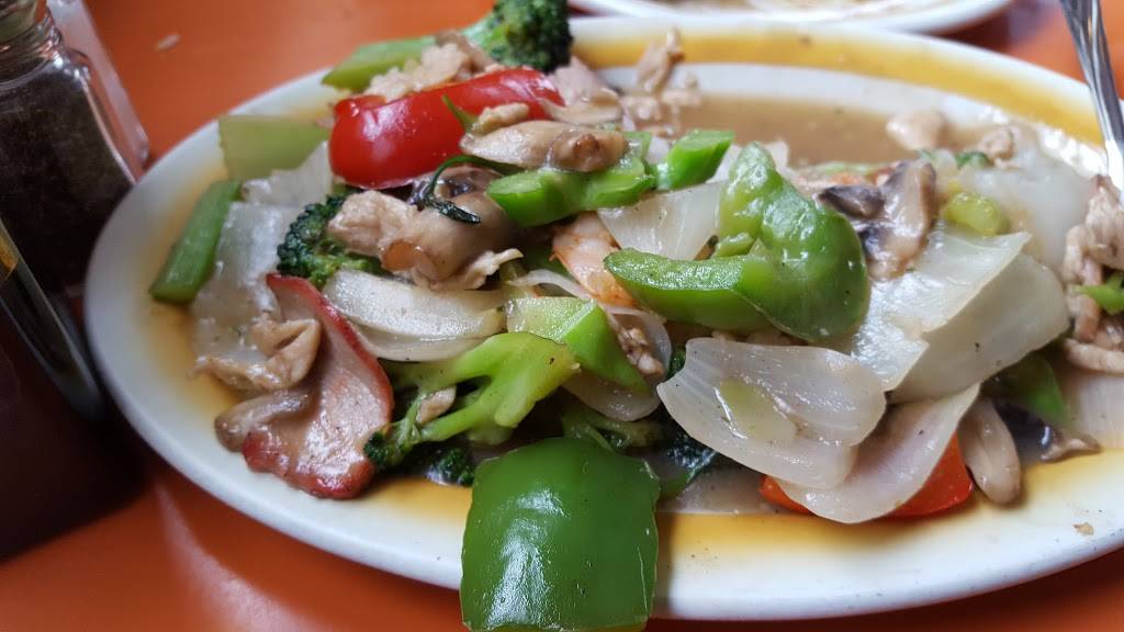 Far East Chinese Restaurant | restaurant | 6536 Thorold Stone Rd, Niagara Falls, ON L2J 1B3, Canada | 9053562462 OR +1 905-356-2462