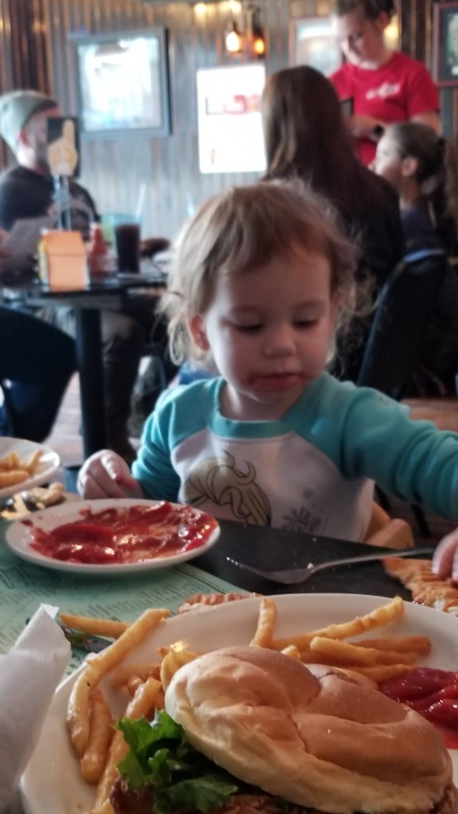 The End Zone Bar and Grill | restaurant | 11 N S Main St, Mt Gilead, OH 43338, USA | 4197514350 OR +1 419-751-4350