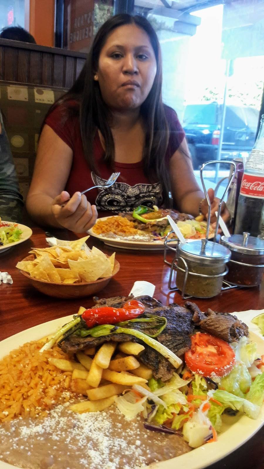 Birrieria Guadalajara | restaurant | 15102 Paramount Blvd, Paramount, CA 90723, USA | 5627908492 OR +1 562-790-8492