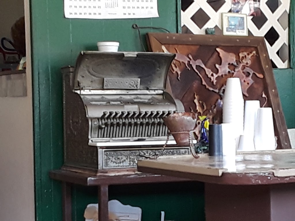 Dicks Broasted Chicken | restaurant | 708 Live Oak St, Miami, AZ 85539, USA | 9284732661 OR +1 928-473-2661