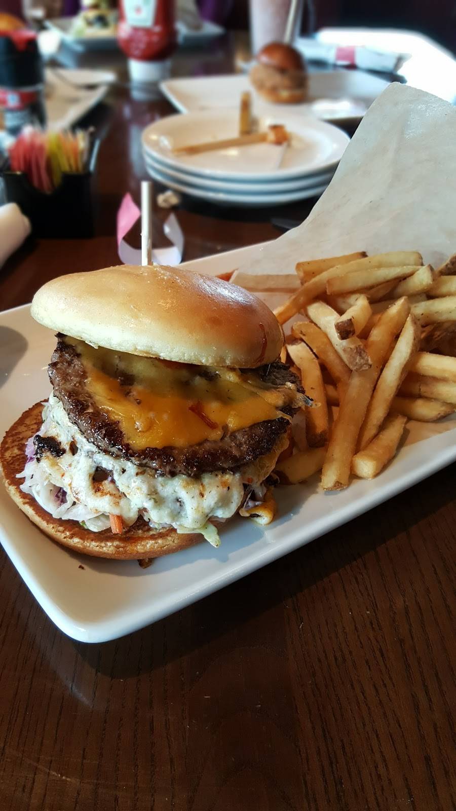 TGI Fridays | restaurant | 60 Forbes Rd, Braintree, MA 02184, USA | 7818483133 OR +1 781-848-3133