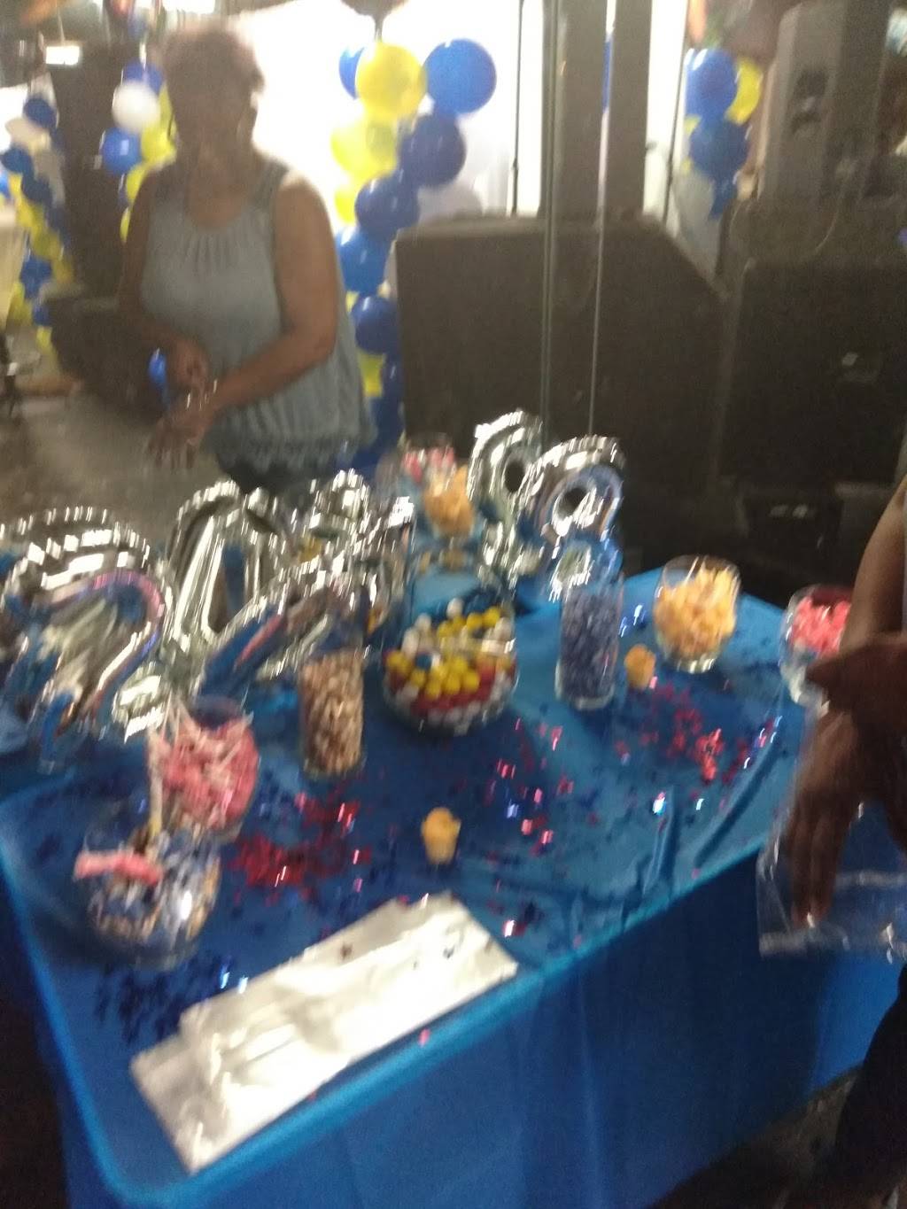 Club Temptation | restaurant | 8203 W Chicago, Detroit, MI 48204, USA | 3139315557 OR +1 313-931-5557