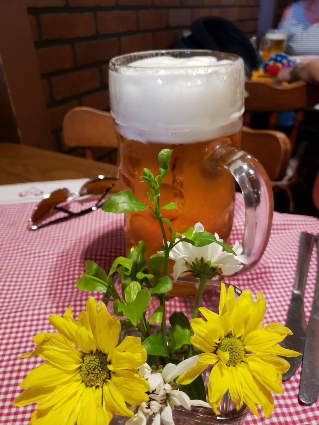 Old Hamburg Schnitzelhaus | restaurant | 3246 E Bay Dr, Holmes Beach, FL 34217, United States | 9417781320 OR +1 941-778-1320