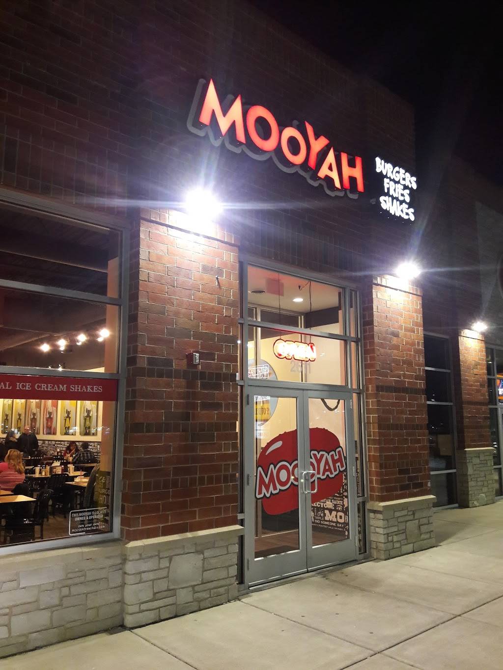 MOOYAH Burgers, Fries & Shakes | restaurant | 2611 W Jefferson St, Joliet, IL 60435, USA | 8157255050 OR +1 815-725-5050