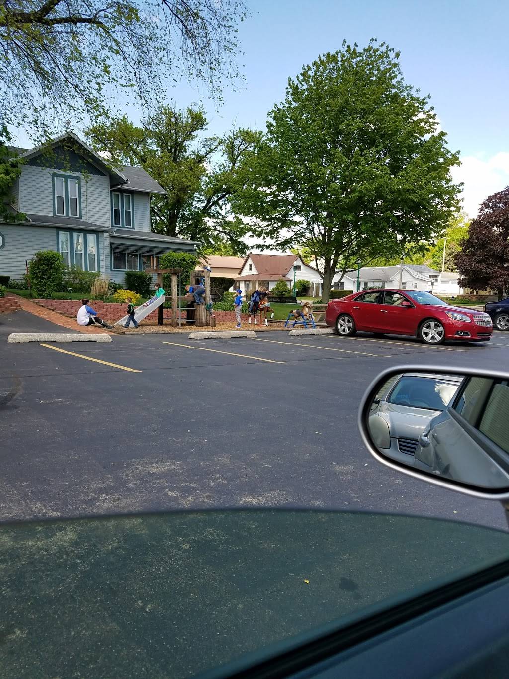 Carols Corner | restaurant | 101 N State St, South Whitley, IN 46787, USA | 2607234064 OR +1 260-723-4064