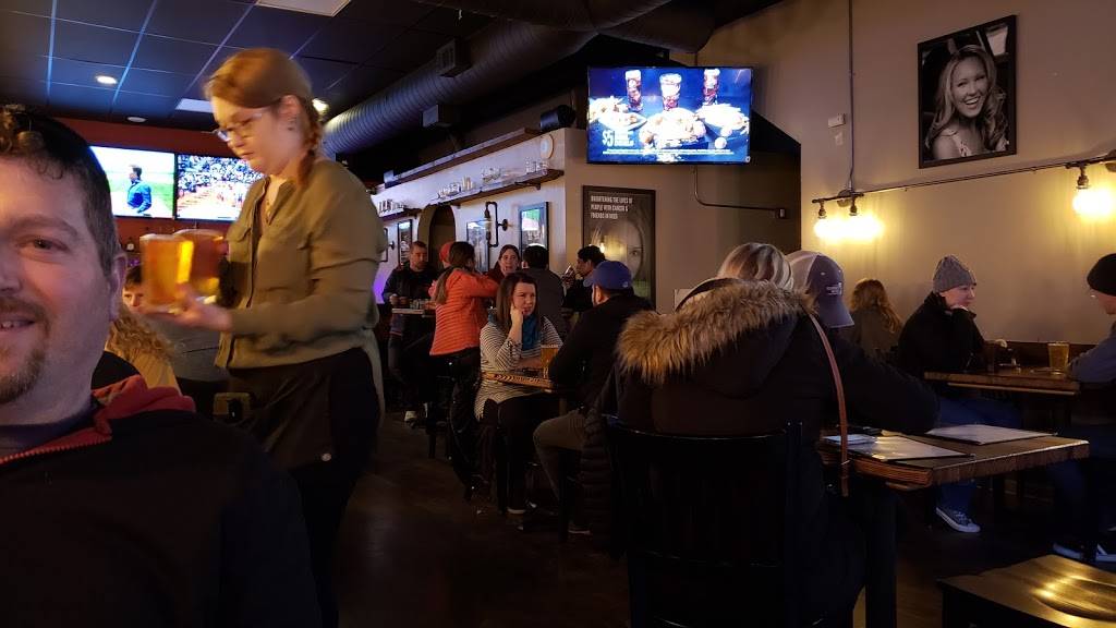 Whale Tale | restaurant | 2211 N Clybourn Ave, Chicago, IL 60614, USA | 7735282211 OR +1 773-528-2211