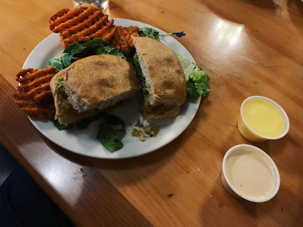 Luna Bar & Grill | restaurant | 719 Ryan St, Lake Charles, LA 70601, USA | 3374945862 OR +1 337-494-5862