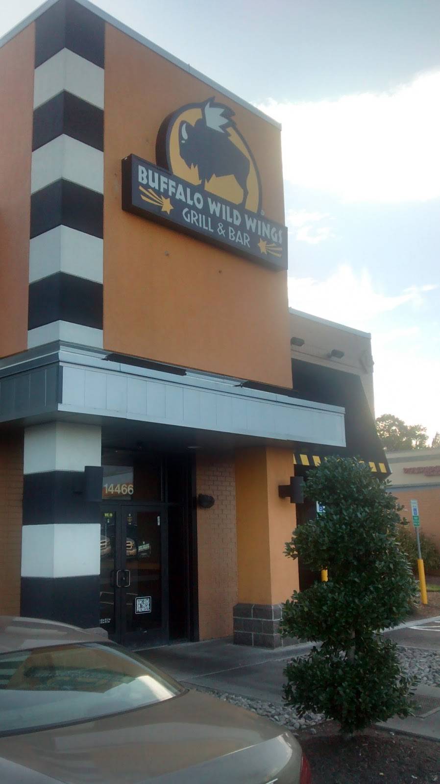 Buffalo Wild Wings | restaurant | 14466 Potomac Mills Rd, Woodbridge, VA 22192, USA | 7034929464 OR +1 703-492-9464