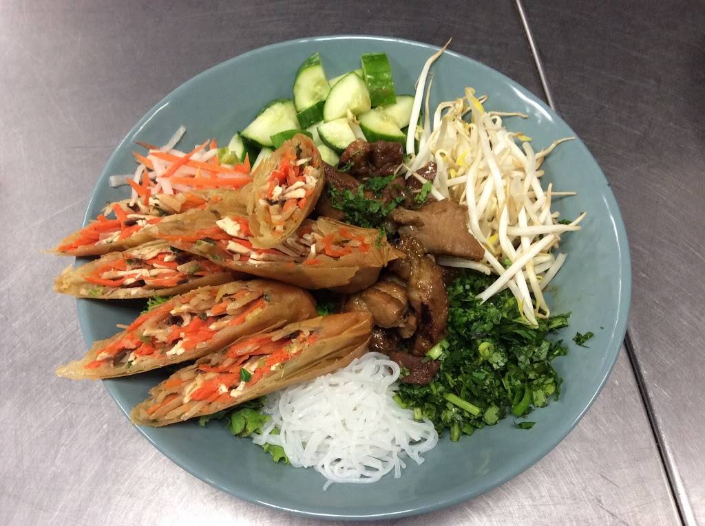 533 Viet Fusion | meal takeaway | 1775 E Palm Canyon Dr Suite 625, Palm Springs, CA 92264, USA | 7607786595 OR +1 760-778-6595