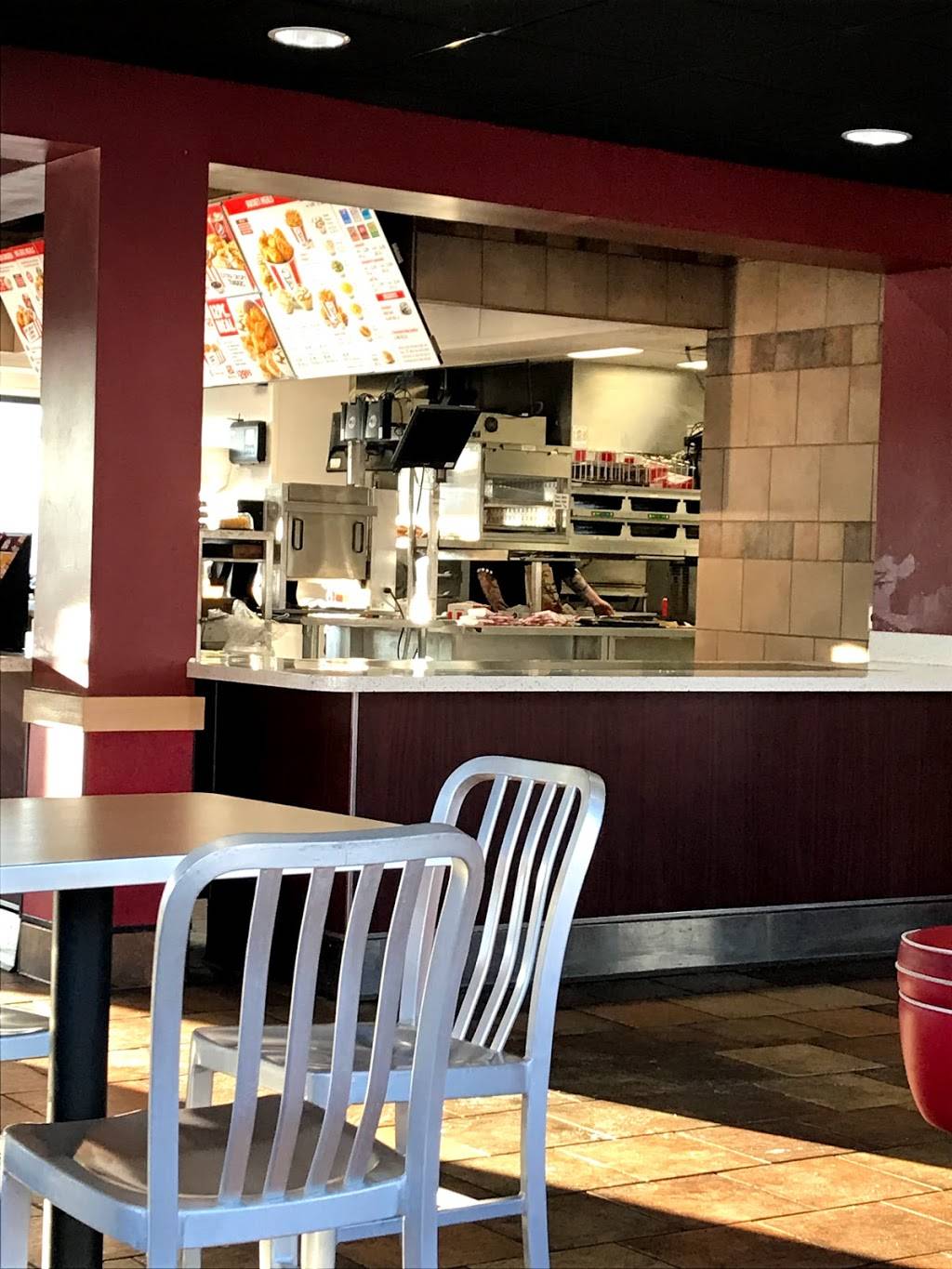 KFC | restaurant | 4358 Dodge St, Omaha, NE 68131, USA | 4025043474 OR +1 402-504-3474