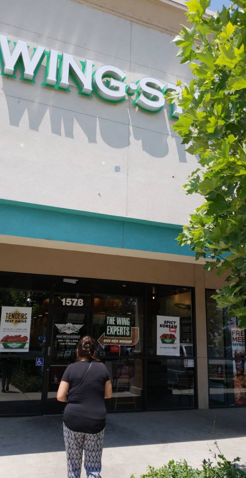 Wingstop | restaurant | 1578 Hillman St, Tulare, CA 93274, USA | 5593667639 OR +1 559-366-7639