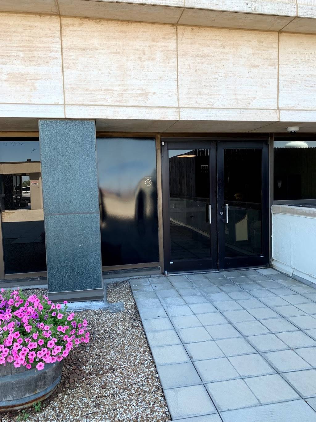 Downtown Sampler | restaurant | 1 N Main St Ste 201, Hutchinson, KS 67501, USA | 6206627990 OR +1 620-662-7990