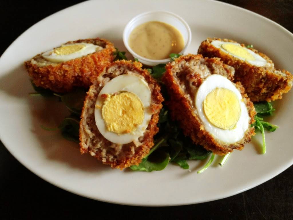 Red Lion Pub | restaurant | 1850 N Water St, Milwaukee, WI 53202, USA | 4144319009 OR +1 414-431-9009