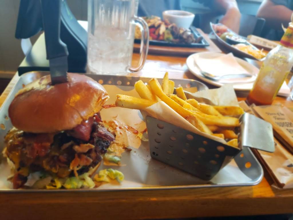 Chilis Grill & Bar | meal takeaway | 25 W Cochran St, Simi Valley, CA 93065, USA | 8055270377 OR +1 805-527-0377