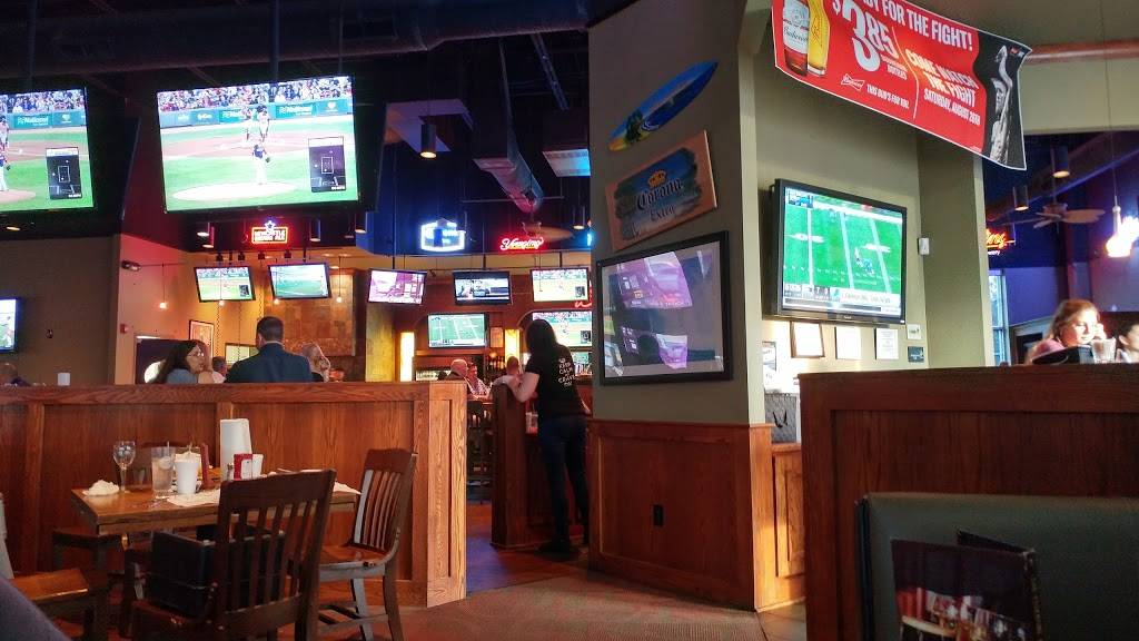 Hickory Tavern | restaurant | 13545 Steelecroft Pkwy #150, Charlotte, NC 28278, USA | 7044947360 OR +1 704-494-7360