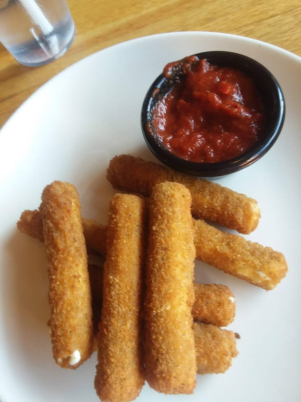 Applebees Grill + Bar | restaurant | 3 Lowes Dr, Saratoga Springs, NY 12866, USA | 5185832606 OR +1 518-583-2606