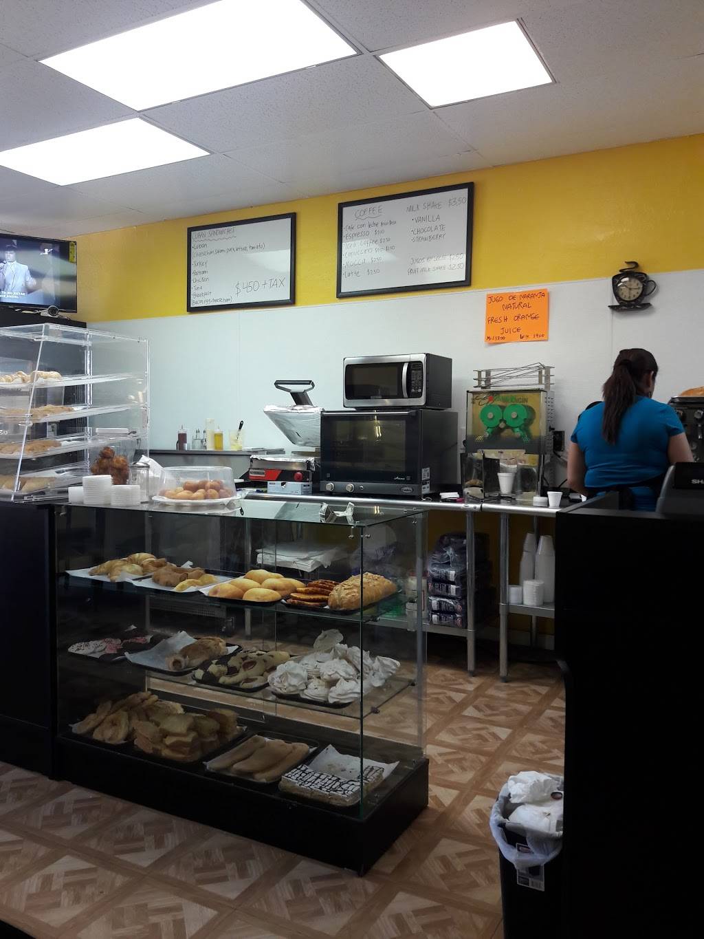 Santa Anas Colombian Bakery & Sandwich Shop | bakery | 8206 W Waters Ave #108, Town N Country, FL 33615, USA | 8134022205 OR +1 813-402-2205