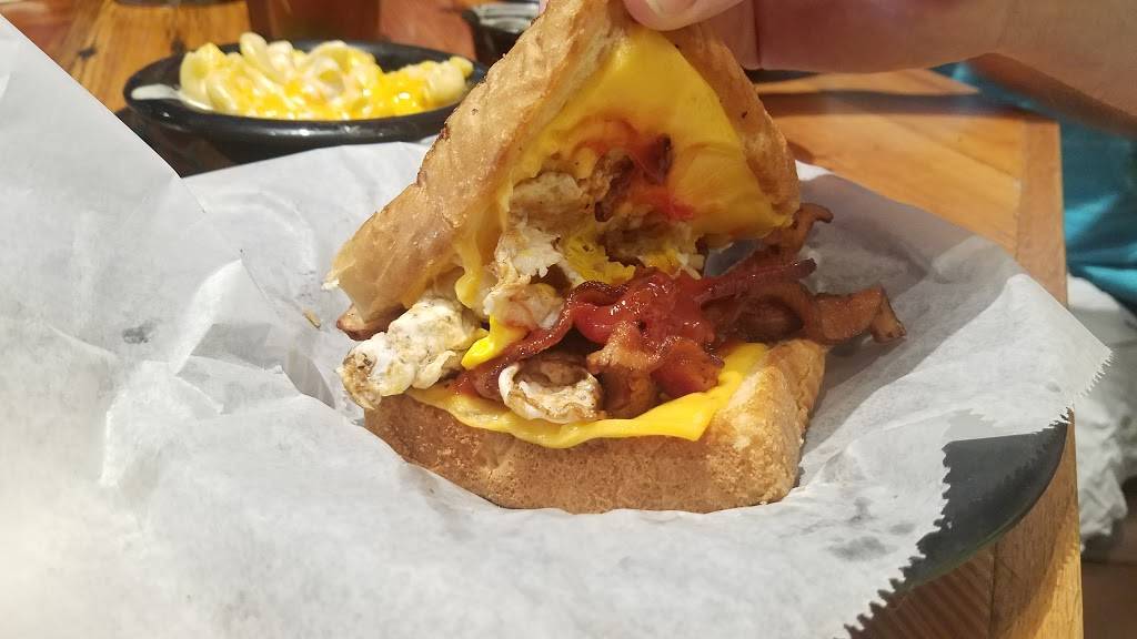 Double Dogs Restaurant | restaurant | 1807 21st Ave S, Nashville, TN 37212, USA | 6152928110 OR +1 615-292-8110