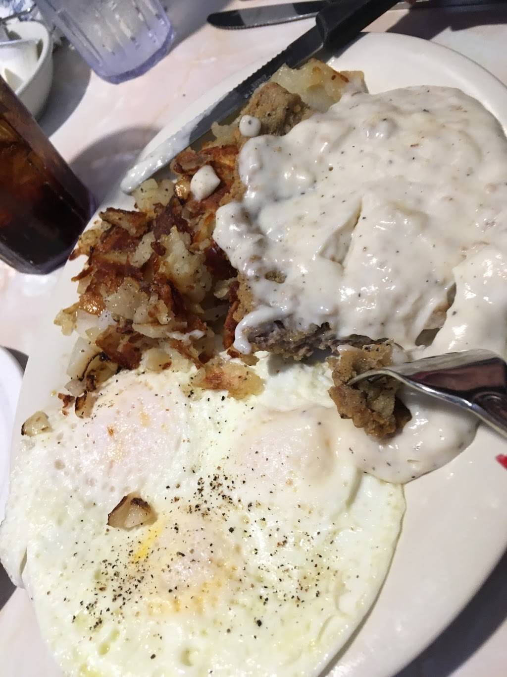 Red Apple Family Restaurant | restaurant | 2625 N Center St, Maryville, IL 62062, USA | 6183458767 OR +1 618-345-8767