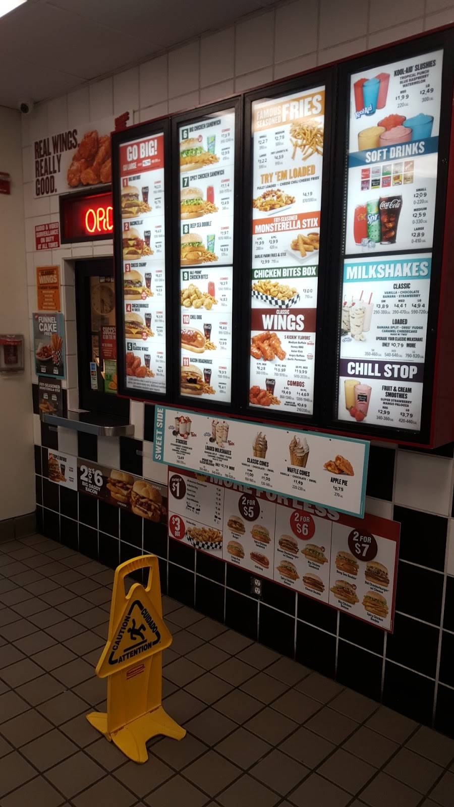 Checkers | restaurant | 635 Old Country Rd, Westbury, NY 11590, USA | 5163337992 OR +1 516-333-7992