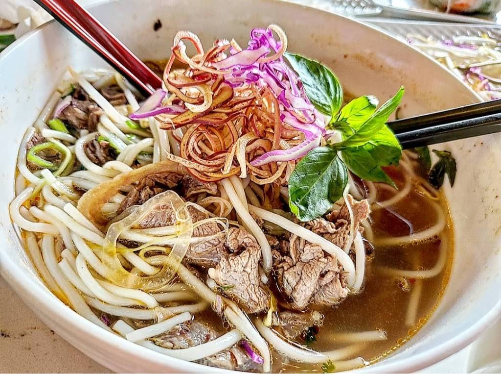 Pho Black Bull | restaurant | 888 Dundas St E, Mississauga, ON L4Y 4G6, Canada | 9052079999 OR +1 905-207-9999
