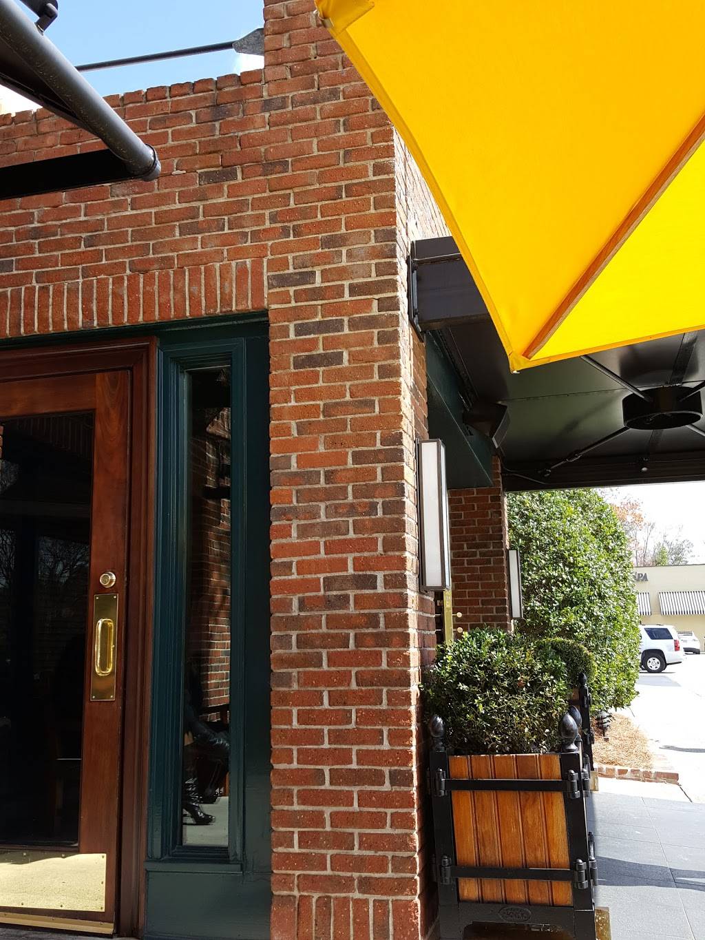 Houstons | restaurant | 3539 Northside Pkwy NW, Atlanta, GA 30327, USA | 4042627130 OR +1 404-262-7130