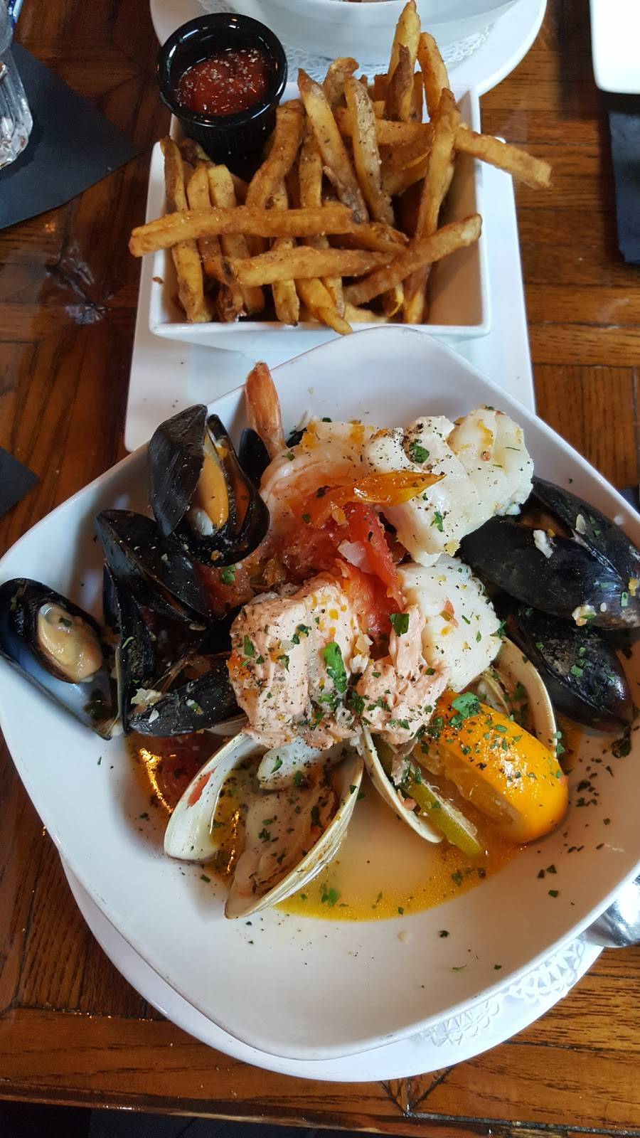 Jimmys HideAway | restaurant | 179 Commercial St, Provincetown, MA 02657, USA | 5084871011 OR +1 508-487-1011