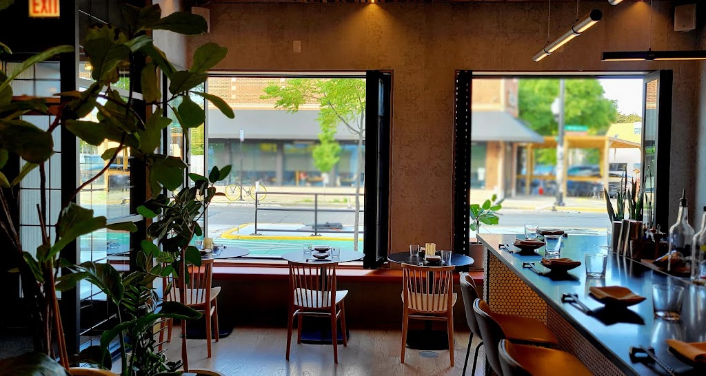 Nomonomo Sushi | restaurant | 2096 N Milwaukee Ave, Chicago, IL 60647, USA | 7736973651 OR +1 773-697-3651