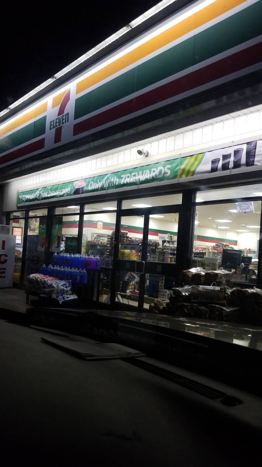 7-Eleven | bakery | 242 Beech St, Manchester, NH 03103, USA | 6036227011 OR +1 603-622-7011