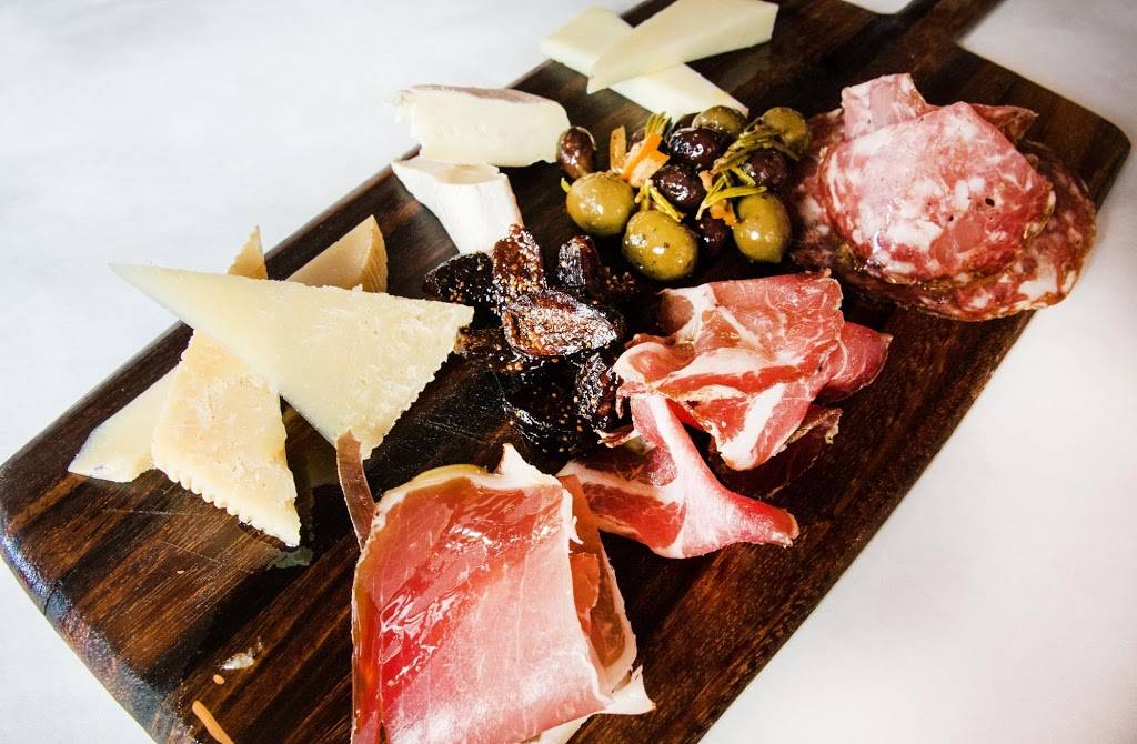 Disotto Enoteca | restaurant | 200 E Chestnut St, Chicago, IL 60611, USA | 3124828727 OR +1 312-482-8727