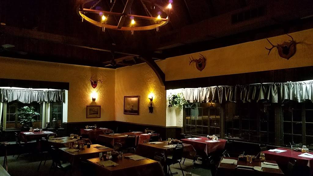 Club Chalet | restaurant | 4642 Nicolet Dr, Green Bay, WI 54311, USA | 9208662341 OR +1 920-866-2341