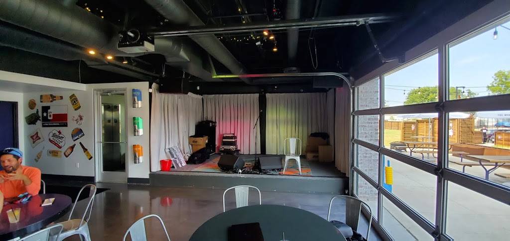 Berry St. Ice House | restaurant | 2000 W Berry St, Fort Worth, TX 76110, USA | 8173860724 OR +1 817-386-0724