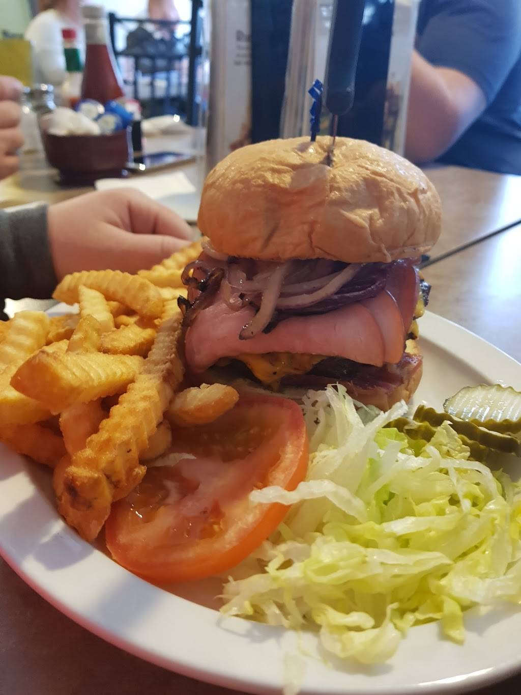 Bills Villager | restaurant | 27195 CA-189, Blue Jay, CA 92317, USA | 9093379069 OR +1 909-337-9069