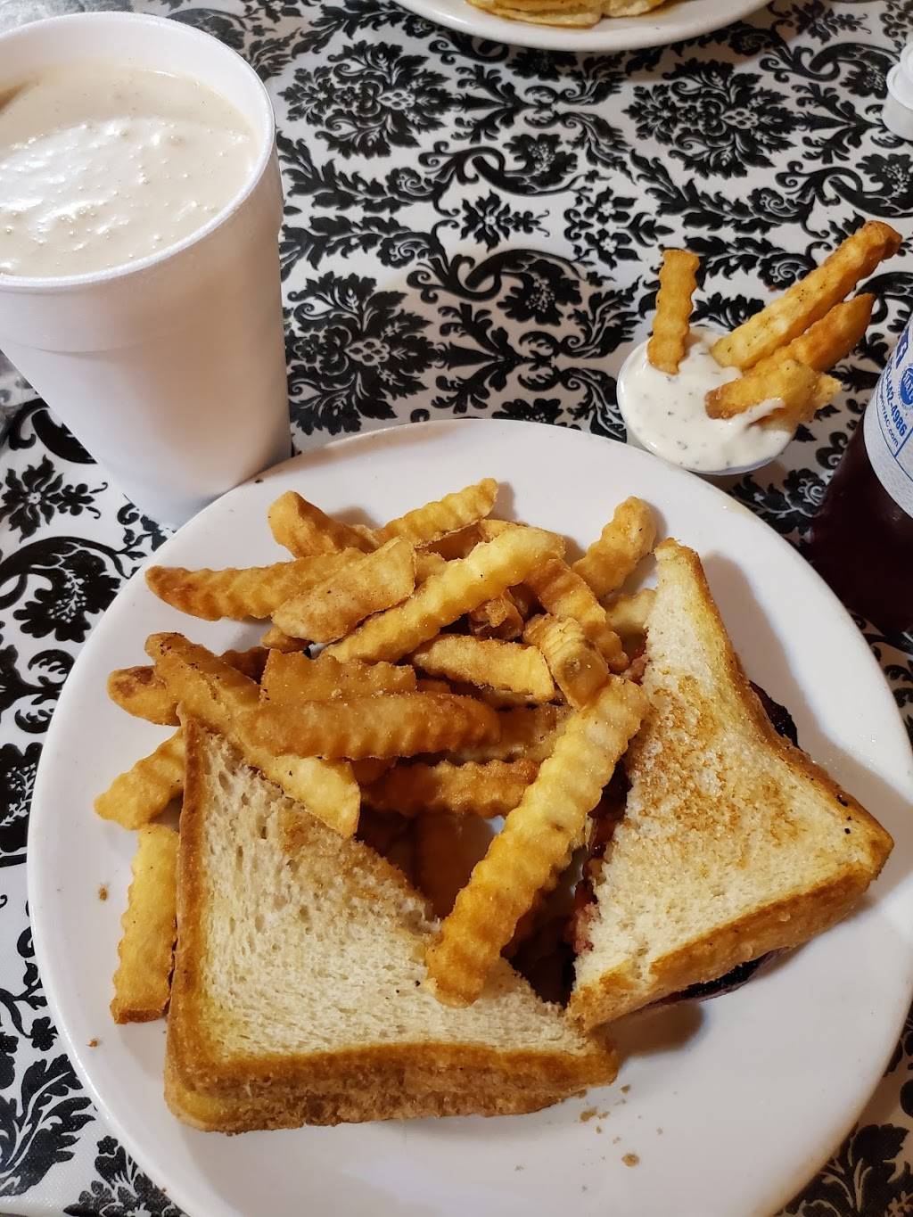 Tellico Junction Cafe | restaurant | 17 Main St, Englewood, TN 37329, USA | 4238877770 OR +1 423-887-7770